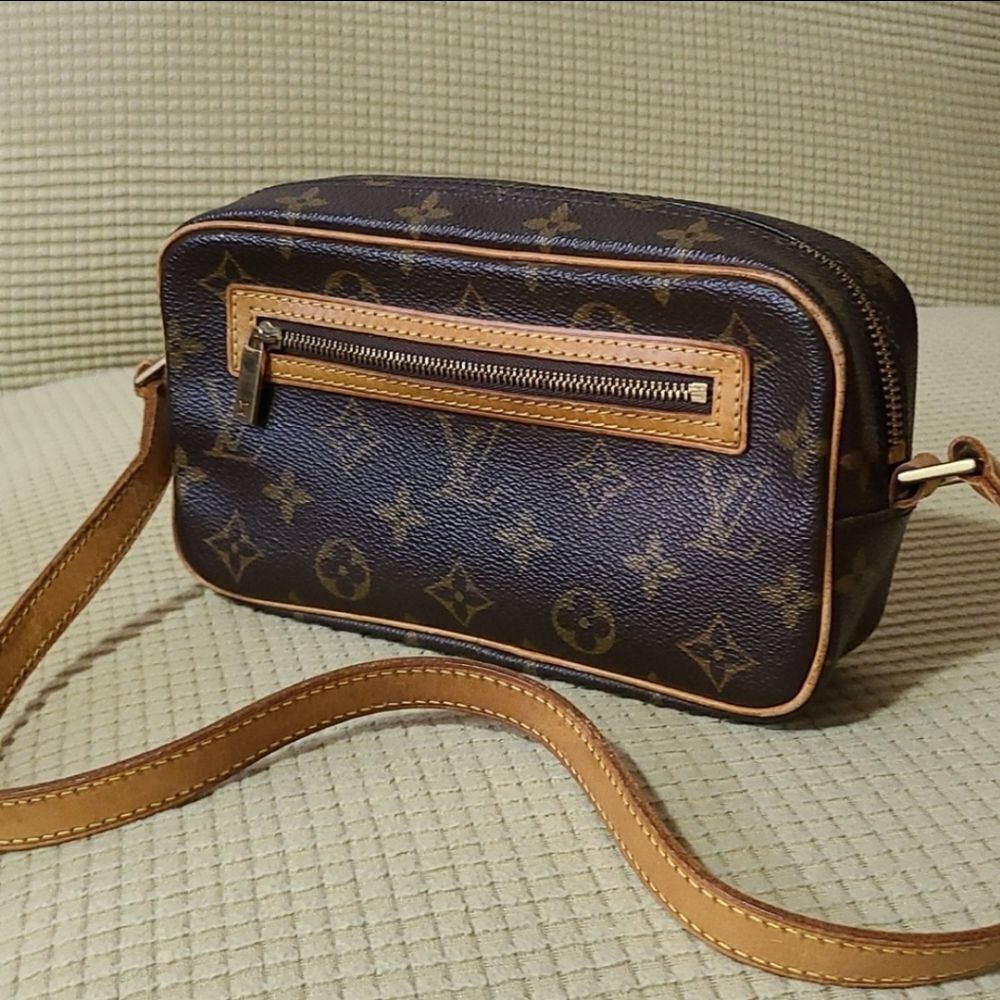 💯Authentic Louis Vuitton Handbag 🍀 - Picture 8 of 17